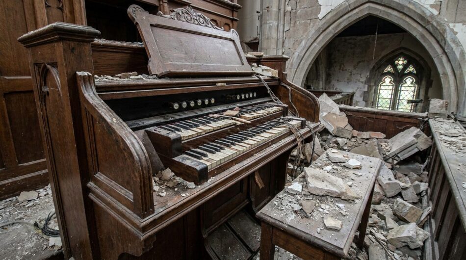 à vire normandie, l'orgue historique d'une église est gravement endommagé après une chute de pierre. une collecte de 39 000 € est lancée pour sa restauration et lui redonner vie.