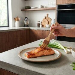 découvrez la recette authentique du pavé de saumon caramélisé, préparée avec la maîtrise du chef éric fréchon dans son restaurant gastronomique.