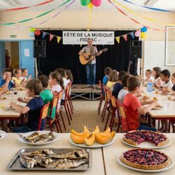 figeac célèbre la fête de la musique au restaurant scolaire, offrant un moment convivial où la musique rime avec plaisir gustatif pour les élèves.