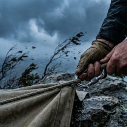 découvrez le récit inédit d'un premier job d'été interrompu à cause d'une tempête violente, une expérience isolante et marquante.
