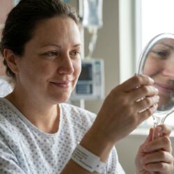 découvrez les secrets des liftings nouvelle génération, ces interventions qui embellissent mais peuvent bouleverser l'image de soi. entre beauté retrouvée et perte de repères, explorez ce phénomène intrigant.