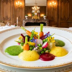 découvrez le grand retour d'andrea capasso au restaurant « clarence » et vivez une renaissance gastronomique unique alliant créativité et excellence culinaire.