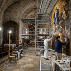 découvrez le défi majeur de la restauration d'un second tableau gravement endommagé dans cette église, une opération délicate pour préserver le patrimoine artistique.