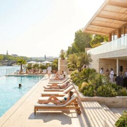 à 30 minutes de paris, profitez d'un refuge parfait pour fuir la canicule avec piscine, espaces détente et bien plus pour un séjour rafraîchissant.