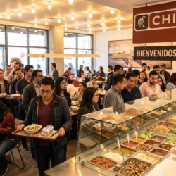 chipotle arrive au mexique avec l'ouverture de son premier restaurant local, offrant aux mexicains la célèbre expérience américaine de burritos.