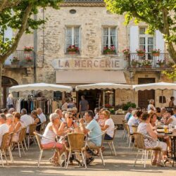 le restaurant la mercerie à damazan rouvre ses portes et vous accueille à nouveau pour savourer ses délicieuses spécialités dans une ambiance chaleureuse. venez redécouvrir ses saveurs uniques dès aujourd'hui !
