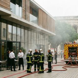un incendie s'est déclaré au restaurant asiatique léopard situé en face de la salle paloma à nîmes. heureusement, aucune victime n'a été signalée lors de cet incident.