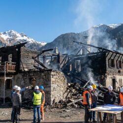 découvrez si la famille moretti prévoit de rouvrir leur établissement à crans-montana suite à l'incendie tragique, après des travaux de rénovation.