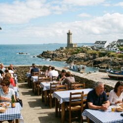 découvrez notre sélection des meilleures tables en bord de mer dans les côtes-d’armor, des adresses incontournables pour savourer des repas délicieux avec vue sur l'océan.