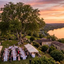 découvrez 'sous le platane' au lieu-dit boulage, une nouvelle adresse hôtelière et gastronomique offrant un cadre enchanteur au cœur d'une région touristique exceptionnelle.