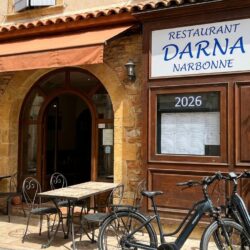 à narbonne, une employée non déclarée a été découverte lors d'un contrôle policier dans un restaurant, soulevant des questions sur le travail au noir et les pratiques employeurs.