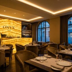 découvrez pourquoi onyx est devenu le restaurant incontournable à paris, célèbre pour sa cuisine raffinée, son ambiance unique et son service exceptionnel que tout le monde s’arrache.