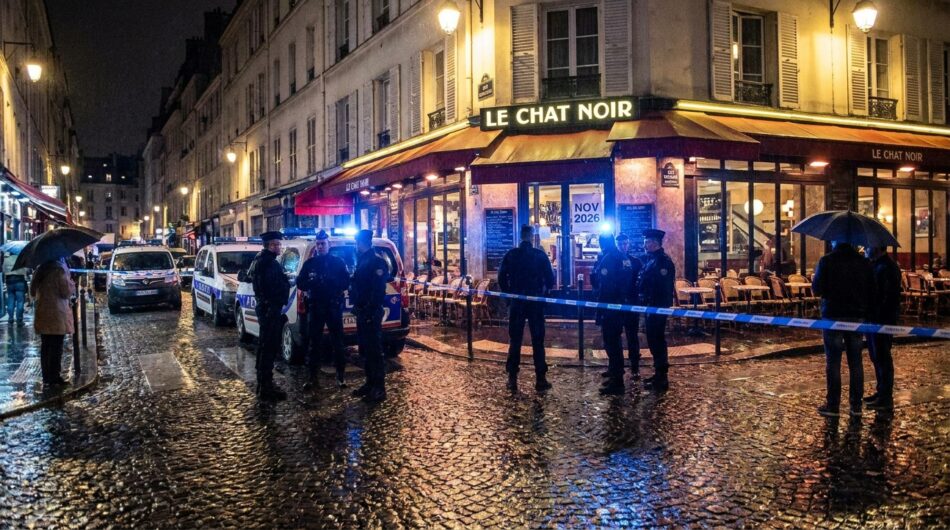 à paris, une femme a été mortellement blessée dans un restaurant par une personne en état de démence armée d'un couteau. les circonstances de l'incident sont en cours d'investigation.