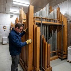 découvrez la restauration de l’orgue de l’église saint-... à lamballe, un mariage harmonieux entre art et travaux, où tradition et savoir-faire se rencontrent pour redonner vie à ce patrimoine musical.