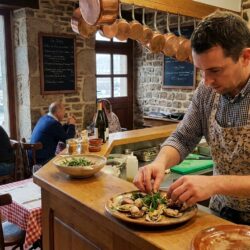 découvrez un bistrot unique à pléneuf-val-andré alliant une ambiance décontractée à une exigence culinaire raffinée pour une expérience savoureuse et conviviale.