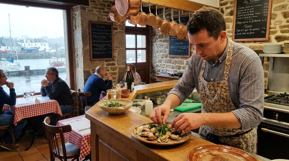 découvrez un bistrot unique à pléneuf-val-andré alliant une ambiance décontractée à une exigence culinaire raffinée pour une expérience savoureuse et conviviale.