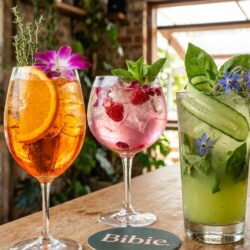 découvrez bibie, un restaurant et bar à cocktails végétal au cœur du quartier latin, niché dans un hôtel design. savourez une cuisine inventive et des boissons uniques dans un cadre élégant et convivial.