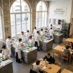 découvrez pavyllon, la nouvelle adresse culinaire à bellecour, imaginée par le chef yannick alléno en collaboration avec l’institut lyfe, pour une expérience gastronomique unique.