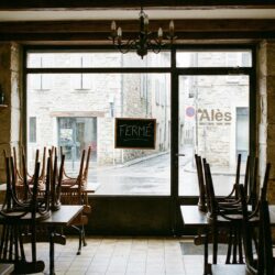 un restaurant situé dans le gard est contraint de fermer ses portes après la découverte de graves infractions aux normes d'hygiène, mettant en lumière des risques pour la santé publique.