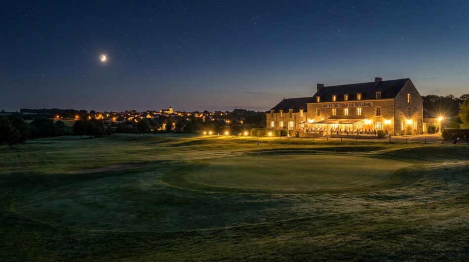 le propriétaire de l’hôtel-restaurant du golf de bellême partage son enthousiasme et son optimisme face au potentiel attractif unique du site, promettant une expérience exceptionnelle aux visiteurs.