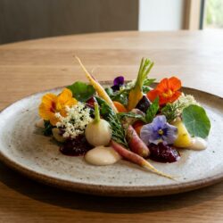 le célèbre restaurant noma à copenhague rouvre ses portes avec une nouvelle direction, après une polémique liée à des accusations d'abus, promettant une expérience culinaire renouvelée.