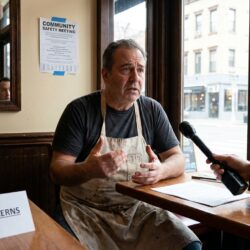à loire, une voiture a été vandalisée près d'un restaurant, utilisant une méthode choquante qui indigne profondément la propriétaire.