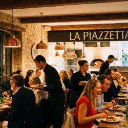 découvrez la rencontre entre franck dubosc et guy stéphan dans un restaurant italien du sud de la france et le prix étonnant de leur repas.