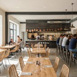 découvrez le nouveau restaurant saint-claude à rochefort, proposant un délicieux menu du jour à seulement 19,50 €. une adresse incontournable pour vos repas quotidiens.