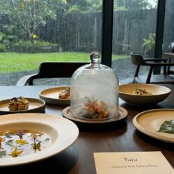 découvrez comment un restaurant brésilien innove en adaptant ses menus pour lutter contre le changement climatique et promouvoir une cuisine durable.