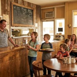 découvrez le résumé complet de l'épisode 26 de la saison 3 de bienvenue chez les loud : le restaurant de papa. retrouver toutes les infos et le programme tv sur ouest-france.