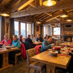découvrez ce qui se passe réellement dans le restaurant de béatrice et stéphane à saint-bonnet-en-champsaur, épisode intense de cauchemar en cuisine sur m6.