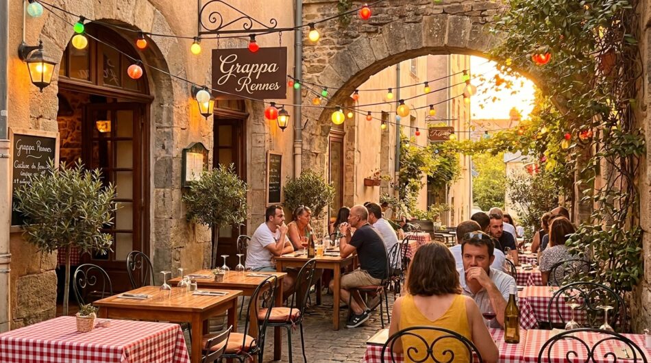 découvrez grappa, l'italian social club près de rennes : une guinguette conviviale, un bar de nuit animé et un restaurant authentique pour des soirées inoubliables entre amis.