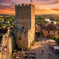 découvrez comment un investissement de 185 000 euros redonne vie à la tour médiévale d'un charmant village de l'hérault, alliant patrimoine historique et dynamisme local.