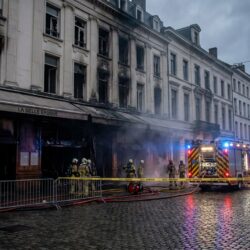 un incendie à bruxelles contraint un restaurant emblématique à fermer temporairement ses portes, impactant la scène culinaire locale.