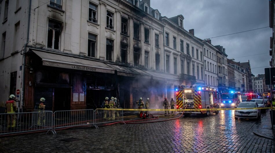 un incendie à bruxelles contraint un restaurant emblématique à fermer temporairement ses portes, impactant la scène culinaire locale.