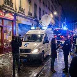 découvrez les détails de l'incident survenu au restaurant l'argenson à gerland, victime d'un tir à balles réelles, et les réactions de la communauté locale.