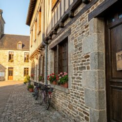 découvrez les raisons du silence des gérants et la porte close qui accentuent le mystère sur l'avenir d'une commune en vendée. enquête exclusive et témoignages.