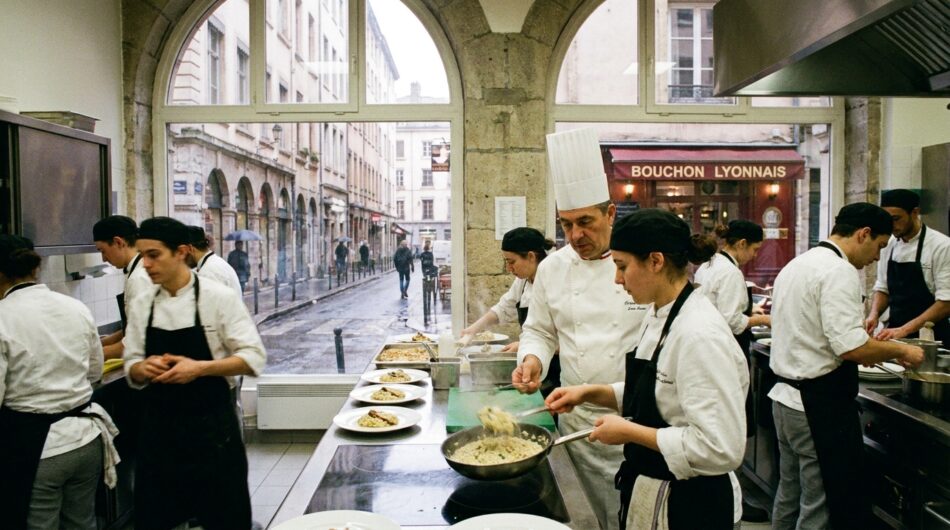 découvrez comment yannick alléno transforme la formation culinaire à lyon grâce à son restaurant-école innovant, au cœur de l'attention gastronomique.